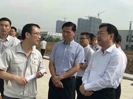 余总向袁市长介绍必发发展现状.png